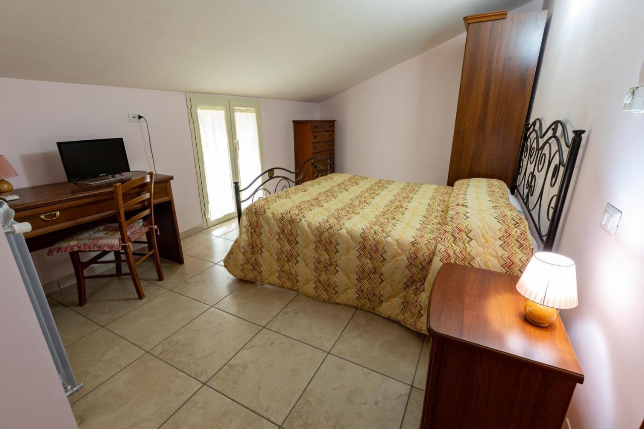 Castel Sant'Elia Il Contado B&B מראה חיצוני תמונה